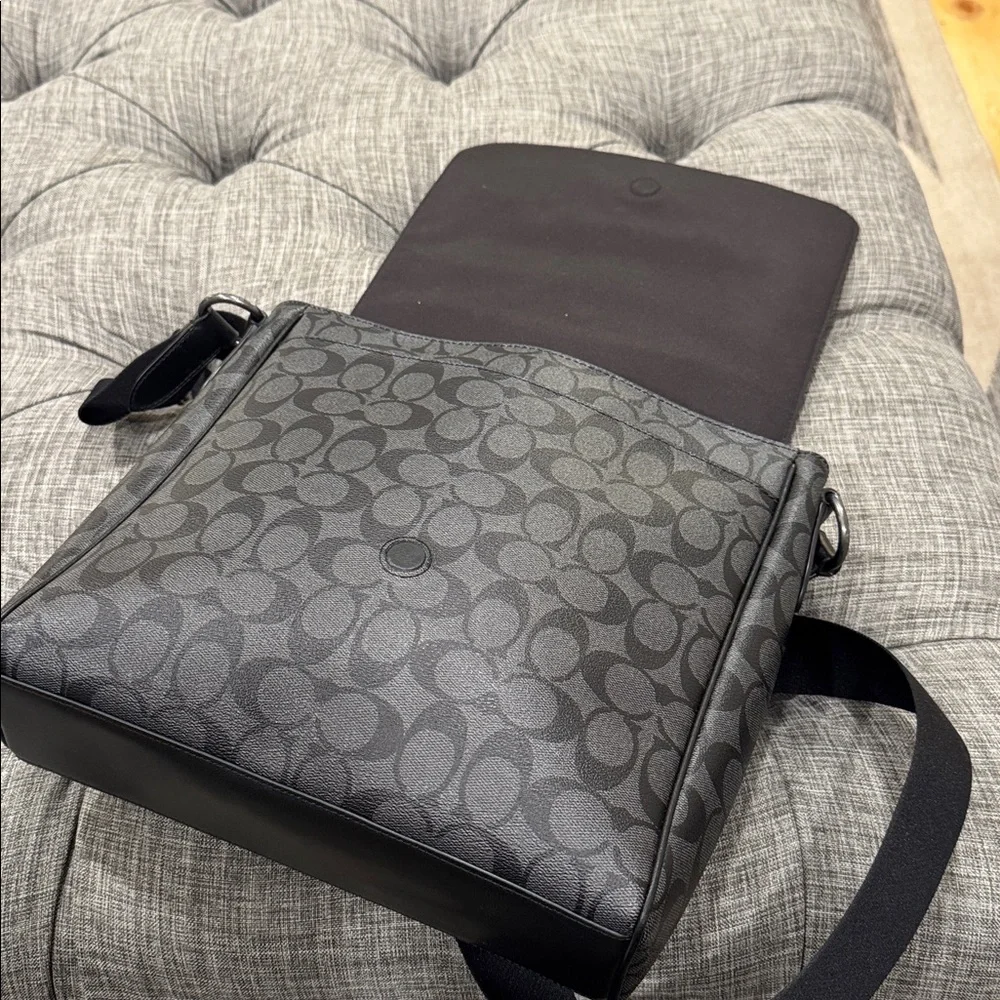 Coach Bag Signature Messenger Flap Crossbody - Picture 10 of 17